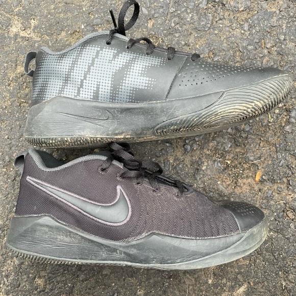 Big boys size 6Y Nike sneakers - Picture 2 of 4